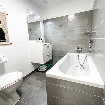 Sasha - Heated Pool 8 Bedrooms - By Tgb