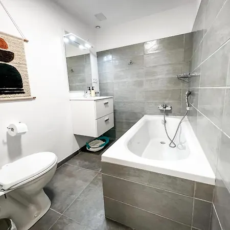 Holiday home Sasha - Heated Pool 8 Bedrooms - By Tgb *