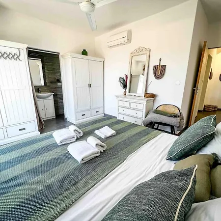 Holiday home Sasha - Heated Pool 8 Bedrooms - By Tgb